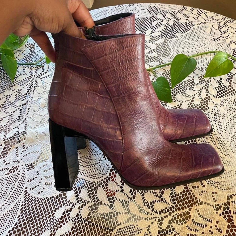 Purple BEBE leather crocodile embossed square toe block heel booties Size 7.5‎